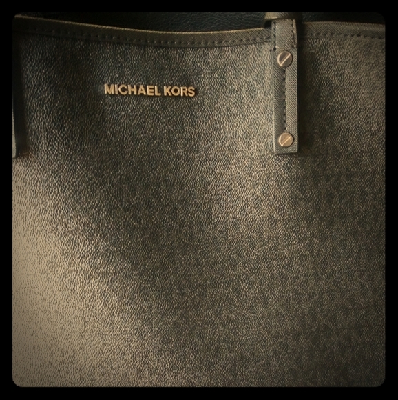 Michael kors purse - Picture 1 of 1
